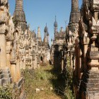 Indein, une forêt de stupas.  Photo Marchés d'Asie.