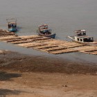 Pakkoku, transport du bambou. Photo Marchés d'Asie.