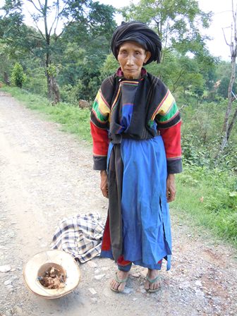 Femme Lisu, région de Chaukmè. Photo Marchés d'Asie.